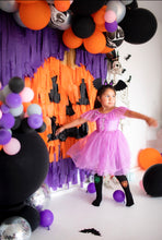 Load image into Gallery viewer, Halloween Pumpkin Fringe Wall Art  Fringe Backdrop Wall on Plastic Fencing
