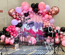 Load image into Gallery viewer, 6-6ft strand Plastic Fringe Wall - Backdrop only Balloons and Sign not included
